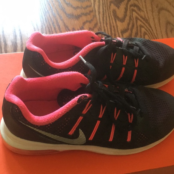 nike youth girl tennis shoes